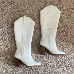 ALTAR’D STATE western boot💕